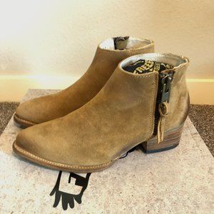 Freebird by Steven Onyx Tan Suede Boots Booties Size 7 Womens